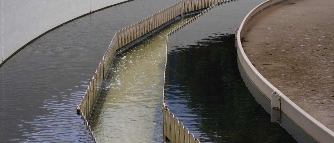 ¿Cómo afecta la calidad del agua a la vida útil de tus equipos industriales?